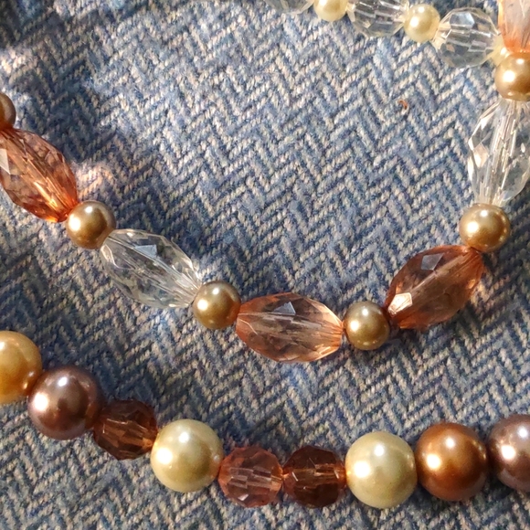 Multi strand Necklace With earrings Colors include Pearl, clear, brown and tan. - Picture 11 of 11